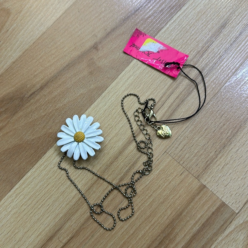 Betsey Johnson daisy locket